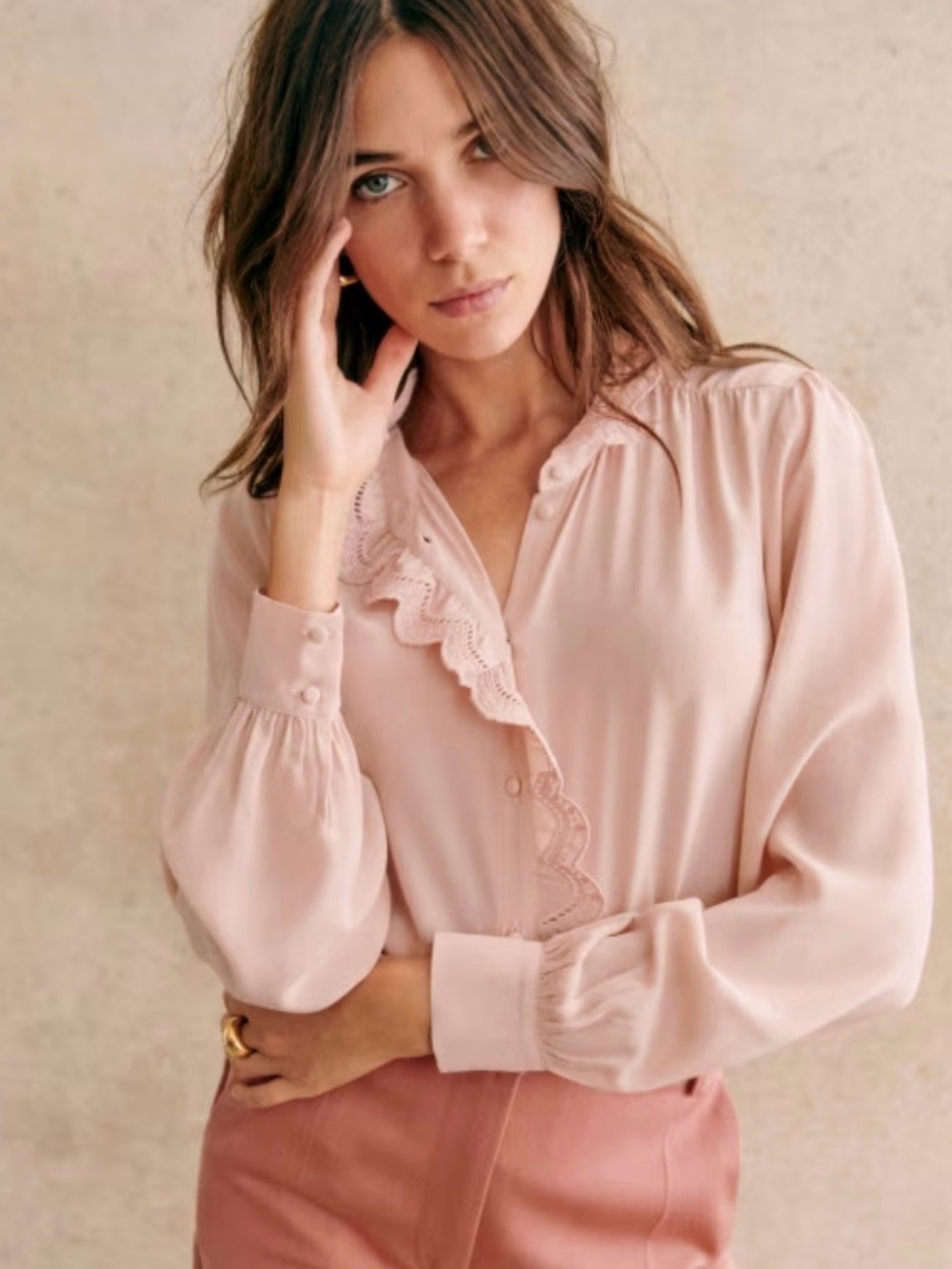 Sezane Ruffled V-Neck Blouse in Pale Pink Size 38